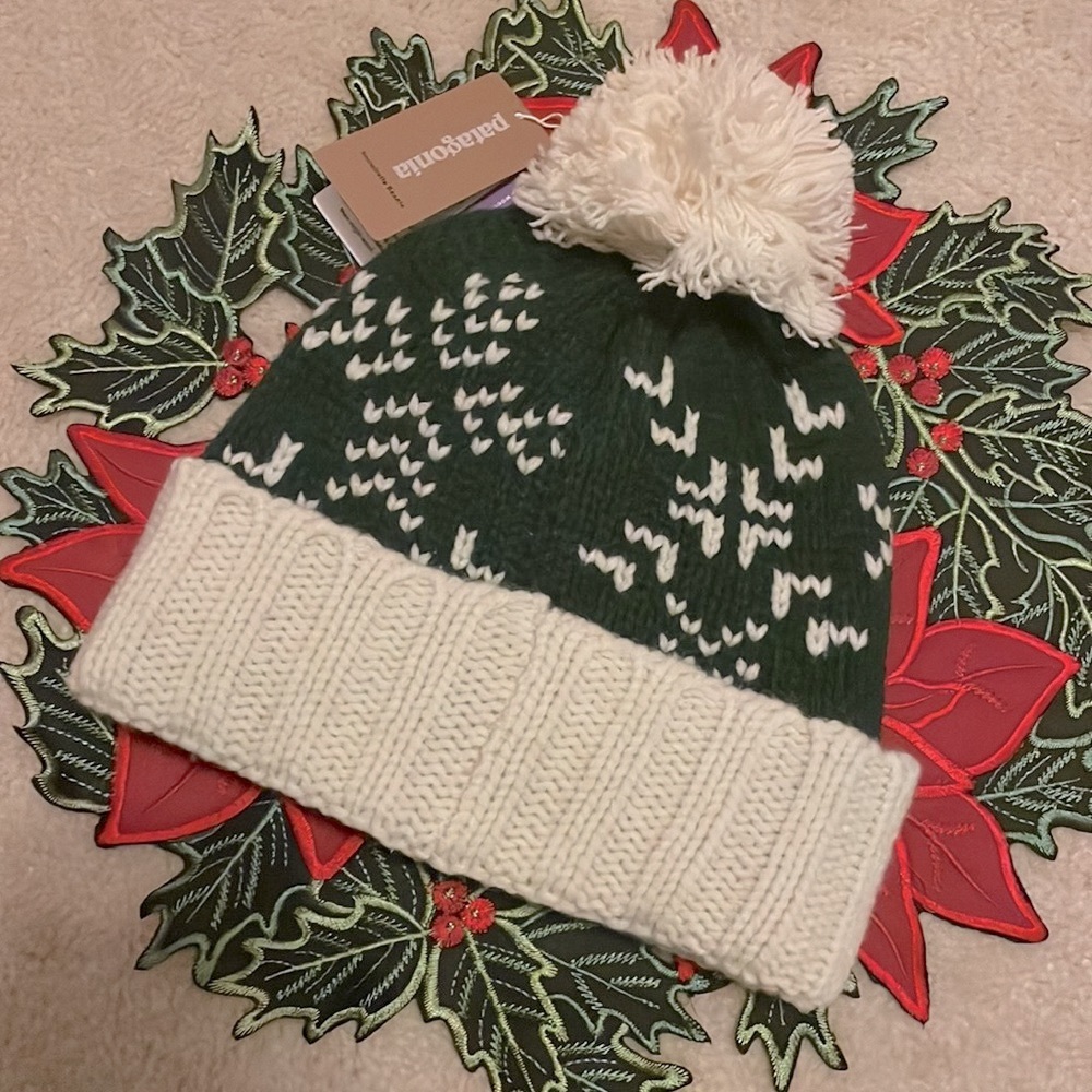 Brand New Patagonia Women's Snowbelle Beanie Wool Pom Hat Evergreen Flakes Green - Picture 6 of 16